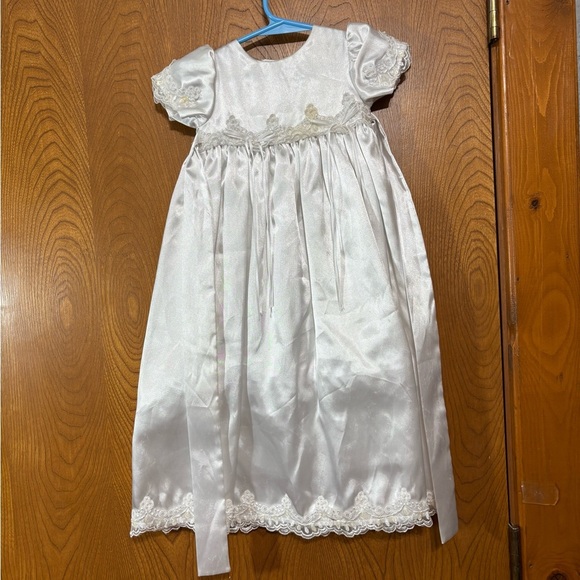 Elegant White Kids Formal Dress - Picture 1 of 6